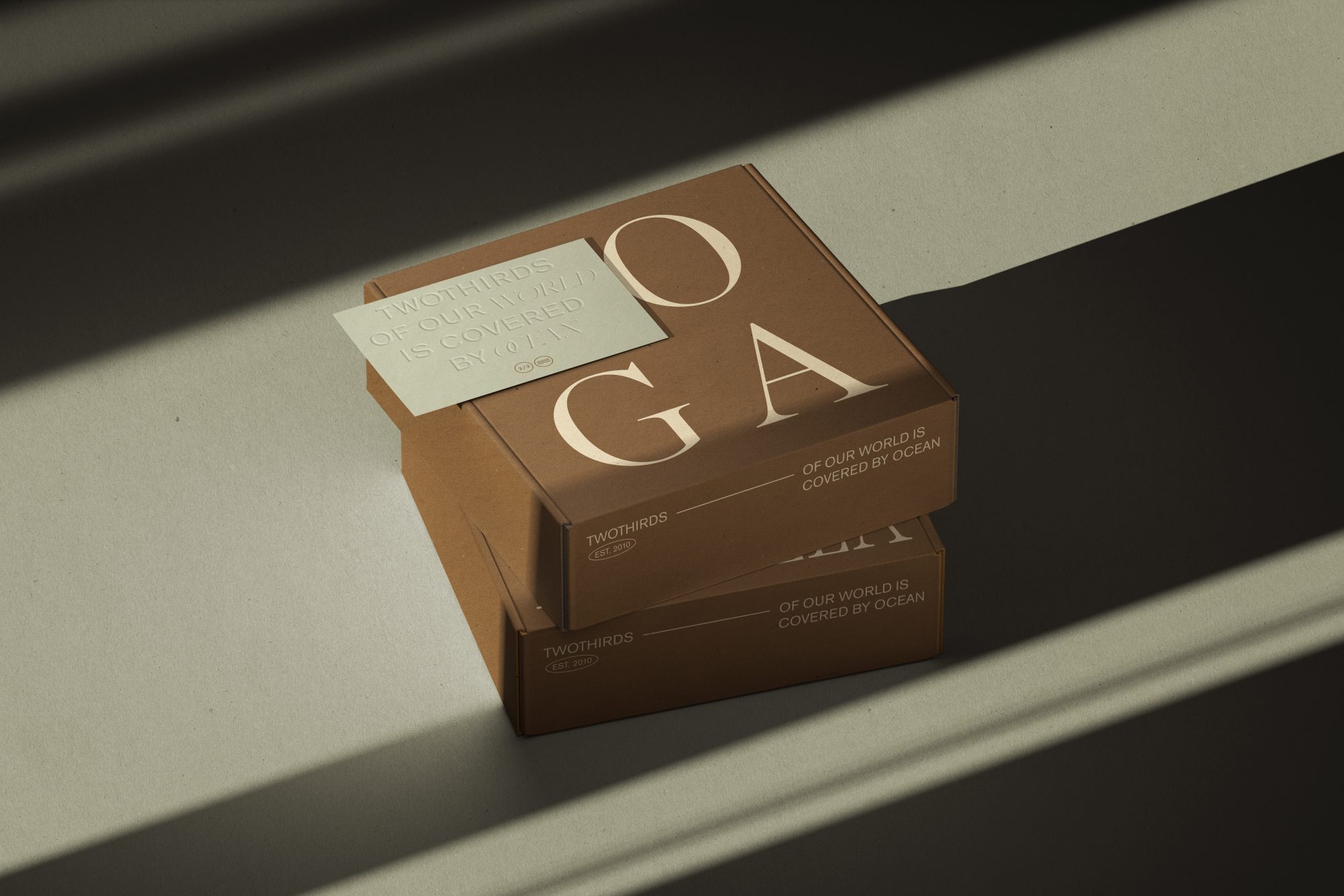 square-cardboard-mailbox-wih-paper-mocdddskups-shadow-overlay-v5-isometric